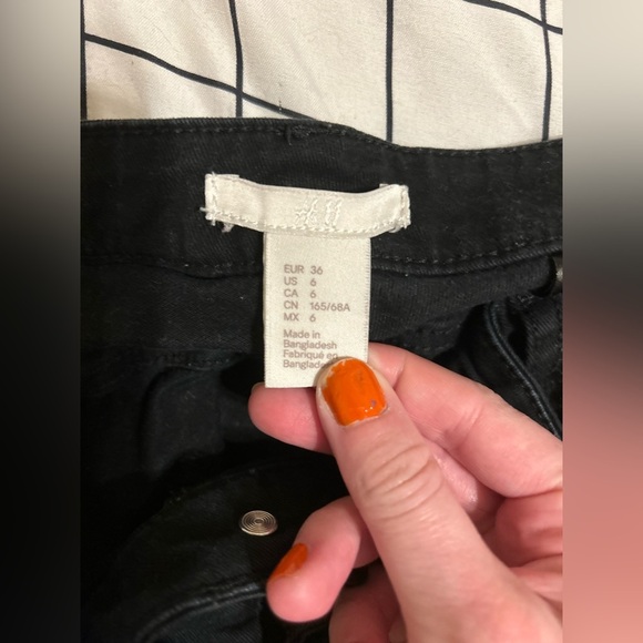 H&M Black Summer Shorts in Black, Size Women’s 6 - Picture 2 of 4